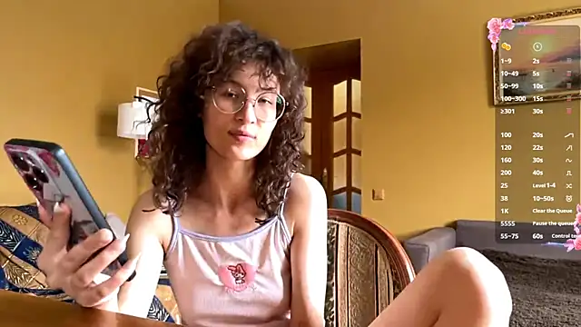 CurlyWinx online show from 05/03/26, 08:42