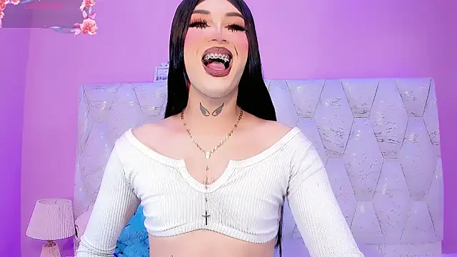 Snapshot of Lexxy_Mattell chatting on 06/19/26, 05:23 Lexxy Mattell online show from 06/19/26, 05:23