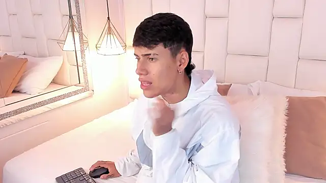 Snapshot of JacobFerrer chatting on 06/18/26, 05:39 JacobFerrer online show from 06/18/26, 05:39