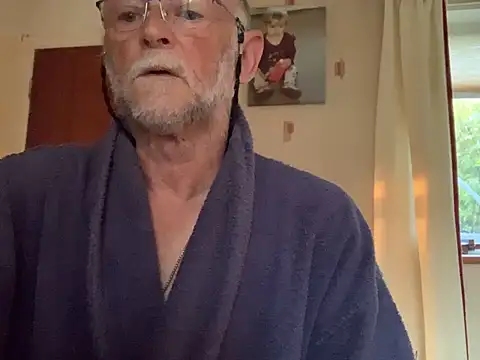 Snapshot of Moonraker64 chatting on 07/22/26, 05:10 Moonraker64 online show from 07/22/26, 05:10