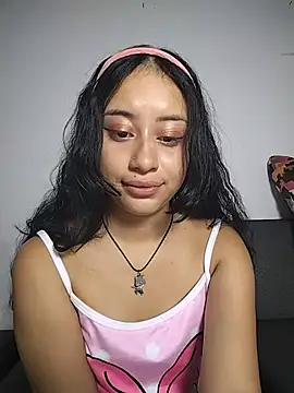 L0lita Emi12 online show from 05/17/26, 12:23