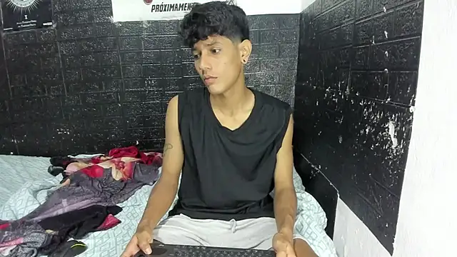 Snapshot of santos_dx chatting on 05/18/26, 04:29 santos dx online show from 05/18/26, 04:29
