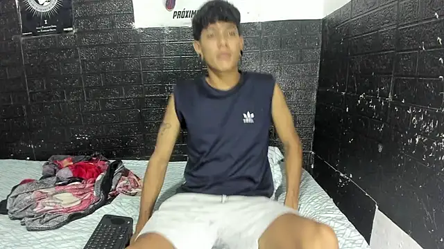 Snapshot of santos_dx chatting on 05/20/26, 04:29 santos dx online show from 05/20/26, 04:29