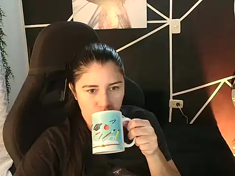 Snapshot of LUCYMILF_SEXY chatting on 05/13/26, 12:24 LUCYMILF SEXY online show from 05/13/26, 12:24