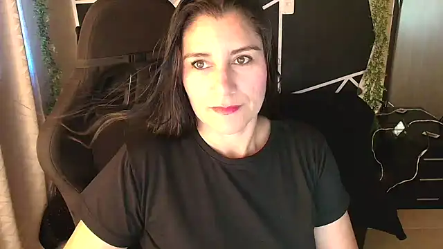 Snapshot of LUCYMILF_SEXY chatting on 05/18/26, 05:52 LUCYMILF SEXY online show from 05/18/26, 05:52