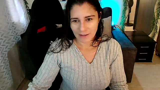 Snapshot of LUCYMILF_SEXY chatting on 06/08/26, 04:07 LUCYMILF SEXY online show from 06/08/26, 04:07