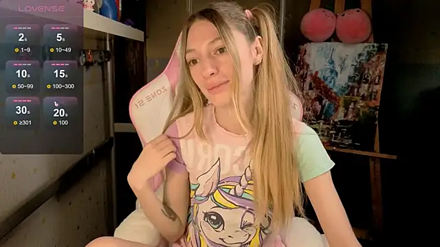 MiaMooonn online show from 05/23/26, 05:28