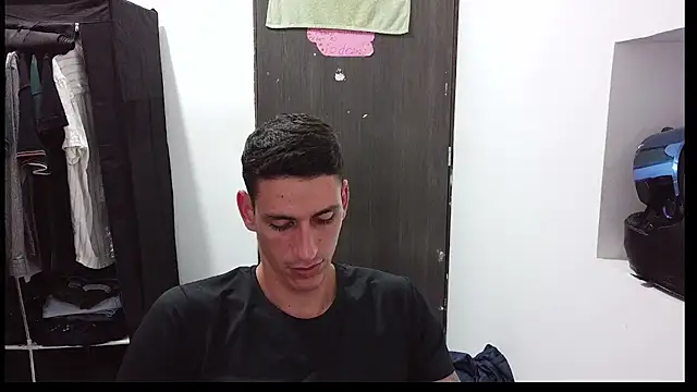 Snapshot of RaulRico chatting on 06/15/26, 04:15 RaulRico online show from 06/15/26, 04:15
