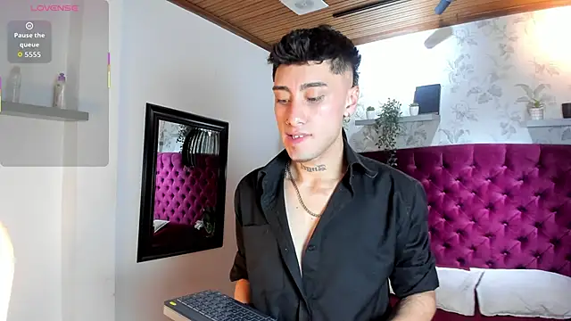 Snapshot of Spencerwhite_ chatting on 06/19/26, 10:35 Spencerwhite online show from 06/19/26, 10:35