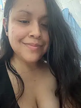 KeniaLuna online show from 04/23/26, 12:45