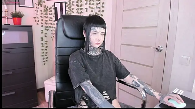 Snapshot of Bloood__Mary chatting on 06/03/26, 11:02 Bloood Mary online show from 06/03/26, 11:02