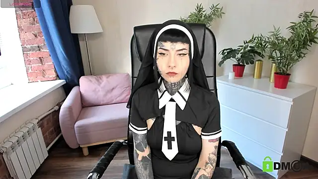 Snapshot of Bloood__Mary chatting on 06/05/26, 12:00 Bloood Mary online show from 06/05/26, 12:00