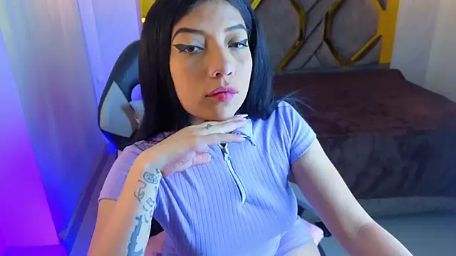 Snapshot of Ey_Im_simone_ chatting on 05/14/26, 12:23 Ey Im simone online show from 05/14/26, 12:23