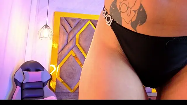 Snapshot of Ey_Im_simone_ chatting on 06/16/26, 06:32 Ey Im simone online show from 06/16/26, 06:32