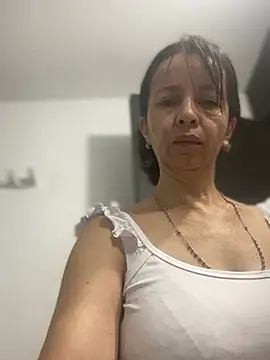 Snapshot of Soy_Camila8 chatting on 05/16/26, 12:48 Soy Camila8 online show from 05/16/26, 12:48