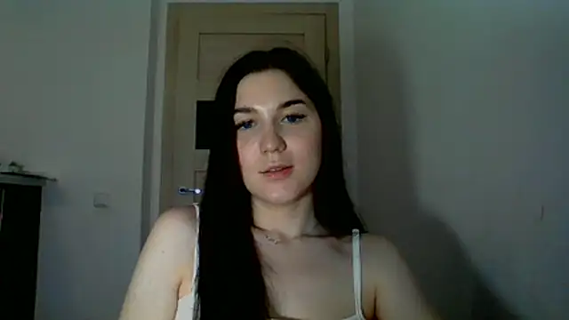 Snapshot of Katiee_Foxi chatting on 06/15/26, 06:43 Katiee Foxi online show from 06/15/26, 06:43