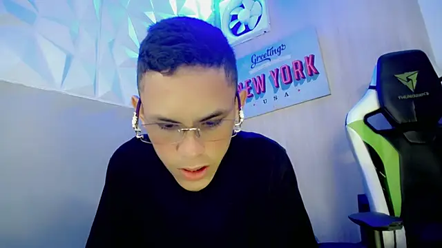 Snapshot of sombra_18 chatting on 08/09/26, 01:05 sombra 18 online show from 08/09/26, 01:05