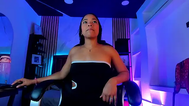 BrianaRuiiz  online show from 06/24/26, 01:10