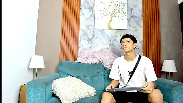TWINKS BOYSX online show from 05/25/26, 01:17