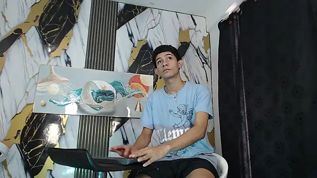 TWINKS BOYSX online show from 06/06/26, 01:27