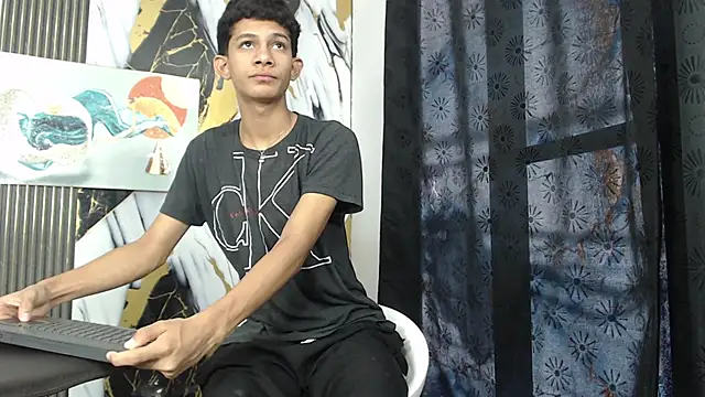TWINKS BOYSX online show from 06/11/26, 01:53