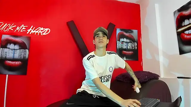 TWINKS BOYSX online show from 06/18/26, 01:17