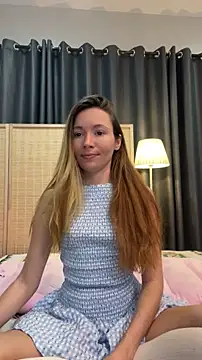 Snapshot of Mini_girl_do_it_better chatting on 05/19/26, 01:56 Mini girl do it better online show from 05/19/26, 01:56