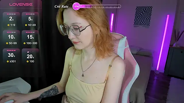 Snapshot of LunaTerry chatting on 06/19/26, 08:18 LunaTerry online show from 06/19/26, 08:18