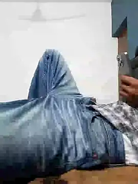 Snapshot of harrydhillon12 chatting on 06/07/26, 04:38 harrydhillon12 online show from 06/07/26, 04:38