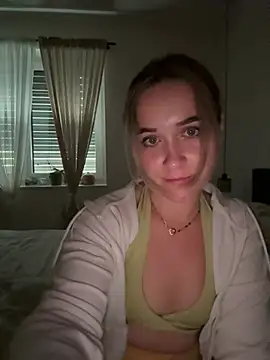 Snapshot of LillyStarr chatting on 06/22/26, 02:25 LillyStarr online show from 06/22/26, 02:25