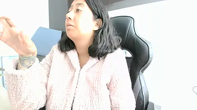 saramaSS online show from 06/15/26, 07:38