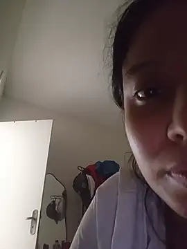 HilaryRusso32 online show from 05/19/26, 04:02