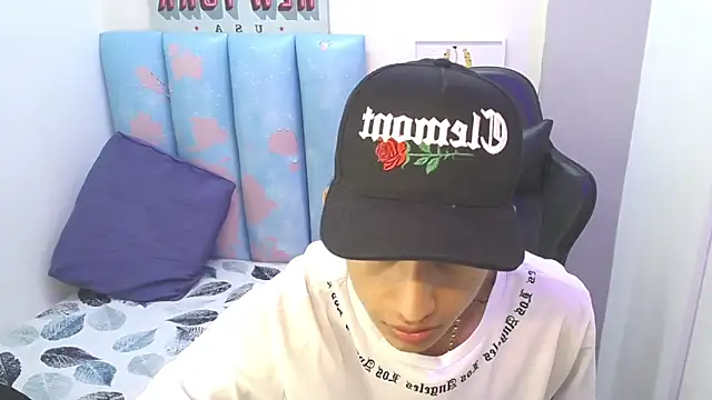 Snapshot of liam_play chatting on 05/15/26, 03:13 liam play online show from 05/15/26, 03:13