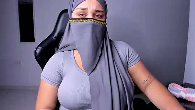 Snapshot of Salma_farouk chatting on 06/15/26, 04:47 Salma farouk online show from 06/15/26, 04:47