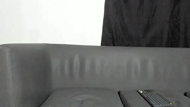 Snapshot of AlexRoyce_ chatting on 06/23/26, 02:09 AlexRoyce online show from 06/23/26, 02:09
