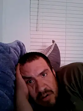 Snapshot of Almircorral2211 chatting on 06/10/26, 04:45 Almircorral2211 online show from 06/10/26, 04:45