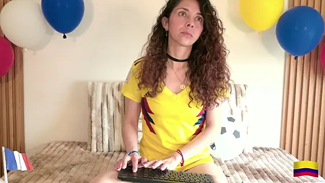 Snapshot of alissonandree chatting on 06/17/26, 05:03 alissonandree online show from 06/17/26, 05:03