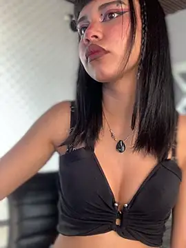 AntonellaCooper Pink online show from 05/16/26, 07:12