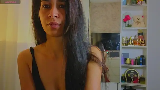 Snapshot of YvisSweet chatting on 05/22/26, 01:57 YvisSweet online show from 05/22/26, 01:57