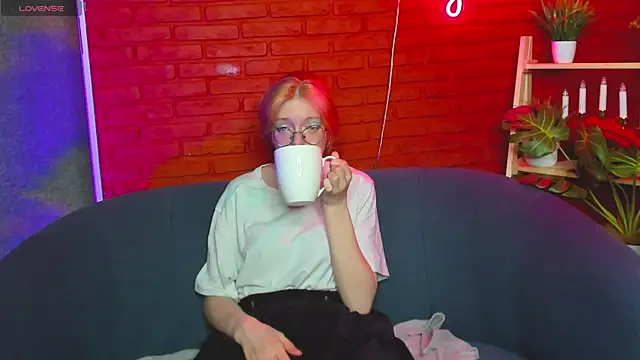 FoxxyyPolly online show from 05/14/26, 07:48