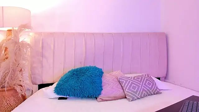 ivyjones   online show from 06/18/26, 12:09