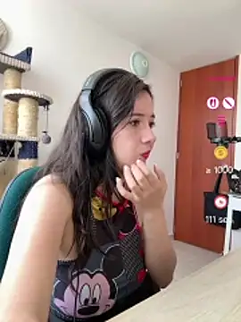Snapshot of Annie_loveer chatting on 07/01/26, 05:45 Annie loveer online show from 07/01/26, 05:45