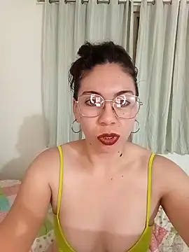 Mia essence online show from 05/10/26, 11:43