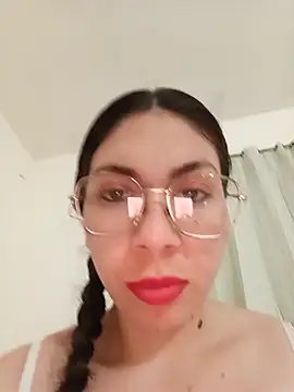 Snapshot of Mia_essence chatting on 06/18/26, 10:47 Mia essence online show from 06/18/26, 10:47