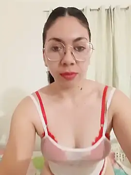 Snapshot of Mia_essence chatting on 06/30/26, 01:45 Mia essence online show from 06/30/26, 01:45