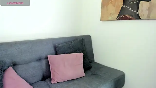 Lizeth White  online show from 05/08/26, 07:30