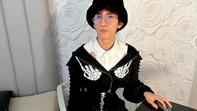 Snapshot of LittlePrince_ chatting on 05/12/26, 04:53 LittlePrince online show from 05/12/26, 04:53