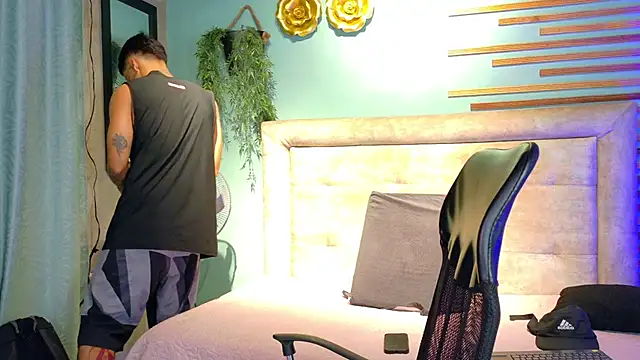 Snapshot of criss_hardcock_ chatting on 06/13/26, 01:20 criss hardcock online show from 06/13/26, 01:20