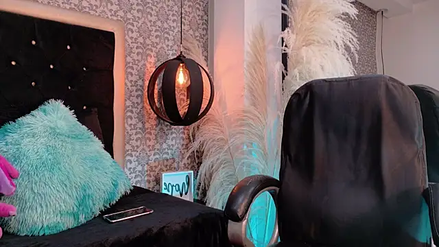 KarolFoxxi   online show from 06/20/26, 02:58
