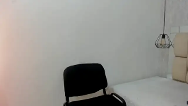 Snapshot of Bella_adamss_ chatting on 06/23/26, 02:53 Bella adamss online show from 06/23/26, 02:53
